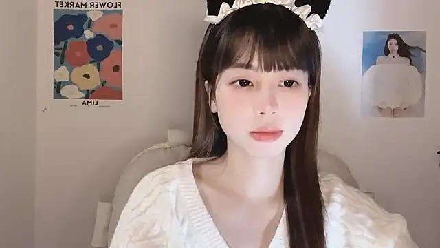 Snapshot of -Hottie chatting on November 13, 2025, 4:11 pm -Hottie online show from November 13, 2025, 4:11 pm