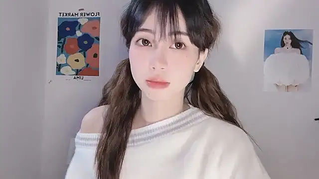 Snapshot of -Hottie chatting on December 13, 2025, 8:04 pm -Hottie online show from December 13, 2025, 8:04 pm