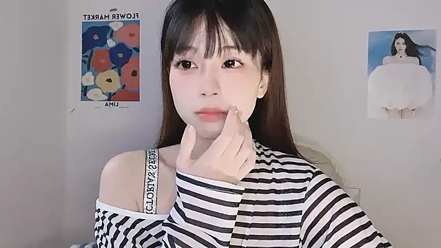 Snapshot of -Hottie chatting on January 7, 2026, 4:12 pm -Hottie online show from January 7, 2026, 4:12 pm