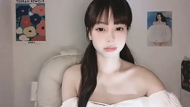 Snapshot of -Hottie chatting on September 23, 2025, 4:14 pm -Hottie online show from September 23, 2025, 4:14 pm