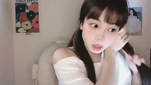 Snapshot of -Hottie chatting on September 30, 2025, 4:46 pm -Hottie online show from September 30, 2025, 4:46 pm