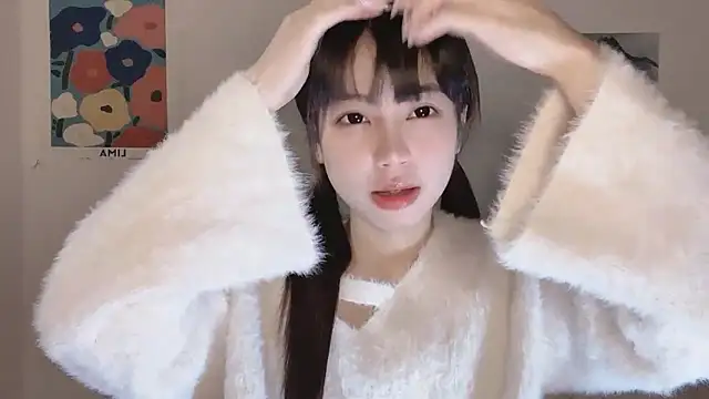 Snapshot of -Hottie chatting on November 19, 2025, 4:18 pm -Hottie online show from November 19, 2025, 4:18 pm