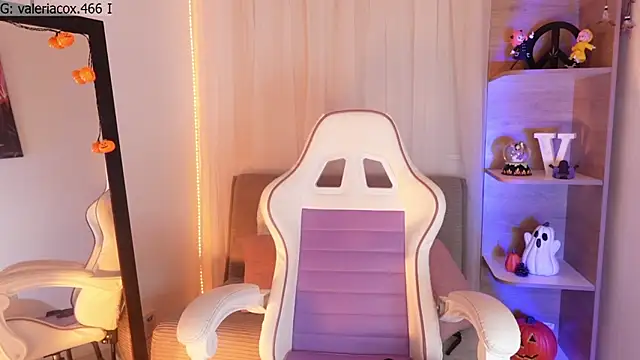 ValeriaCox online show from October 27, 2025, 11:05 pm