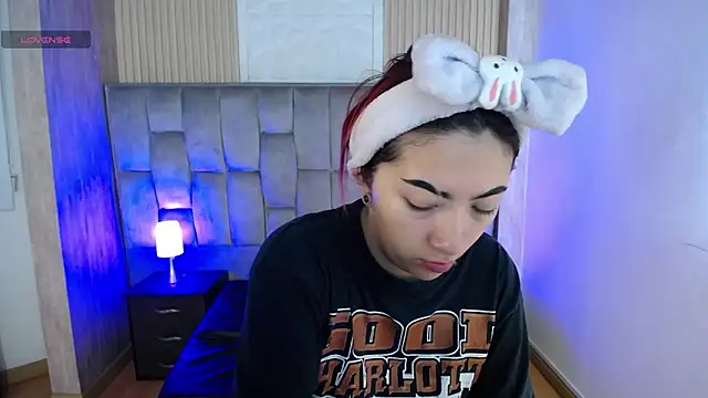 Mia Rinn online show from October 11, 2025, 1:45 pm