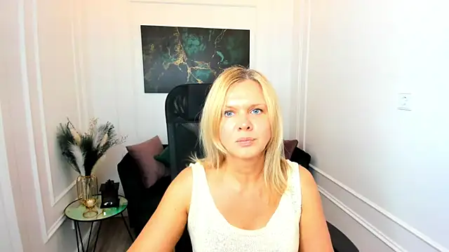 AgathaKlouin online show from June 7, 2026, 11:26 am