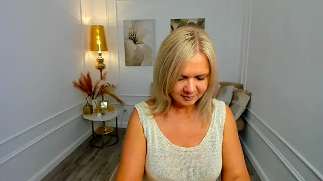 AgathaKlouin online show from June 14, 2026, 11:22 am