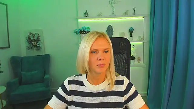 AgathaKlouin online show from September 13, 2025, 7:14 pm