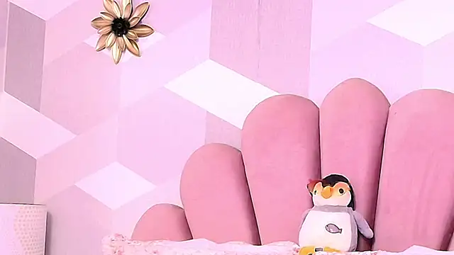 KylieMonnett online show from November 26, 2025, 5:02 pm