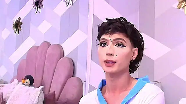 KylieMonnett online show from October 9, 2025, 5:02 pm