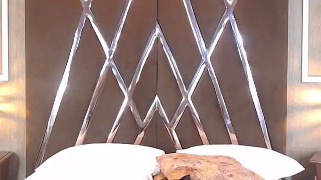 EmilyKnight online show from January 28, 2025, 12:05 am