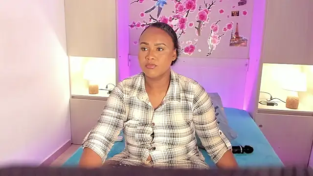 Snapshot of EmilyyStuart chatting on June 20, 2026, 7:41 pm EmilyyStuart online show from June 20, 2026, 7:41 pm