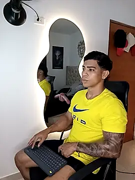 Andrew wolf7 online show from October 5, 2025, 1:51 am