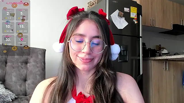 emmadiaz1 online show from December 21, 2024, 6:22 pm