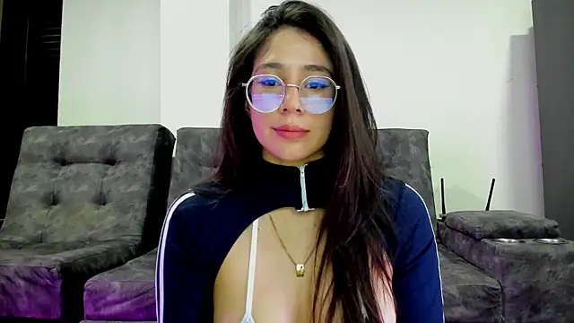 emmadiaz1 online show from September 28, 2025, 5:03 am