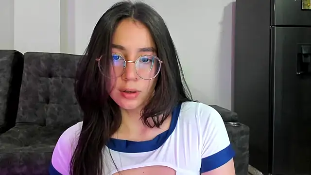 emmadiaz1 online show from March 5, 2025, 4:34 am