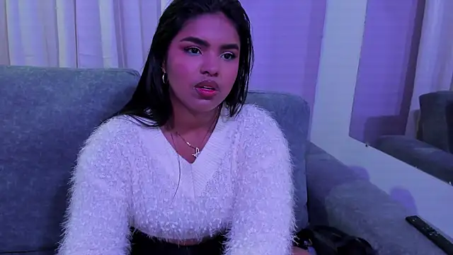 zoe roux21 online show from September 28, 2025, 3:13 am