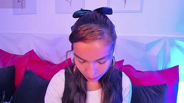 scarlet castro online show from March 19, 2026, 4:51 pm