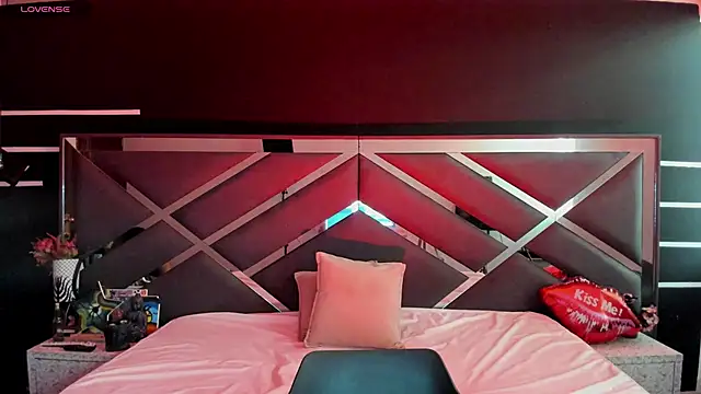 SexyNaf online show from September 17, 2025, 7:05 pm