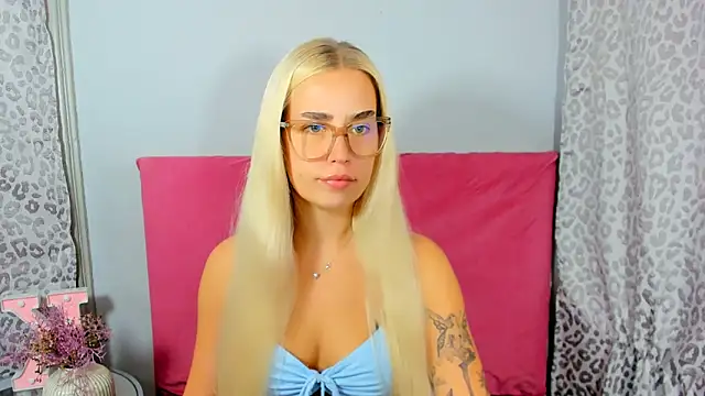 KristyHoney online show from October 14, 2025, 2:28 pm