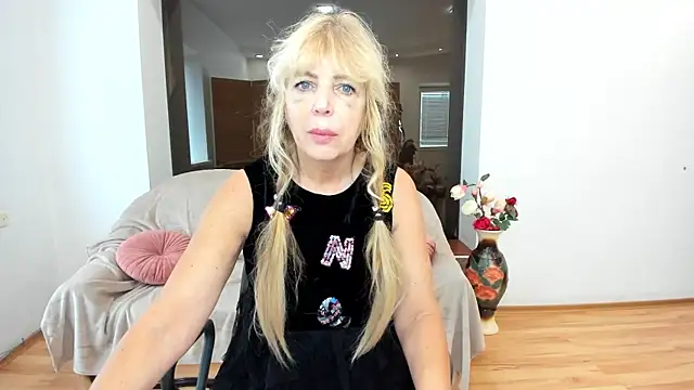 Anna Diax online show from October 18, 2025, 11:45 am