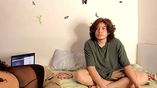hothoneychile online show from August 1, 2026, 4:32 am