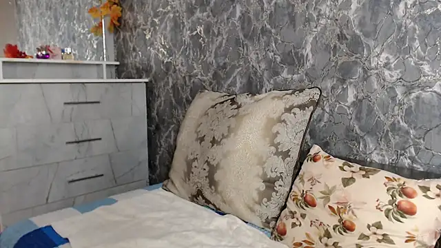 Kristy-Max online show from October 3, 2025, 9:27 pm