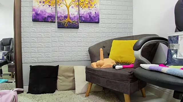  EmilyJireh  online show from December 17, 2025, 9:09 pm