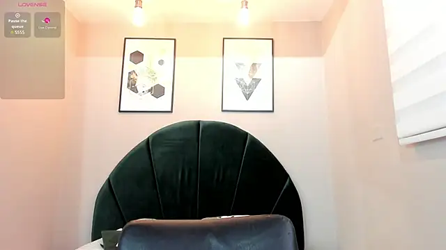 Snapshot of _EmilyJireh_ chatting on August 7, 2026, 5:41 pm EmilyJireh online show from August 7, 2026, 5:41 pm