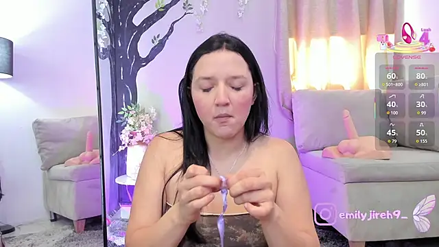  EmilyJireh  online show from January 13, 2026, 7:40 pm