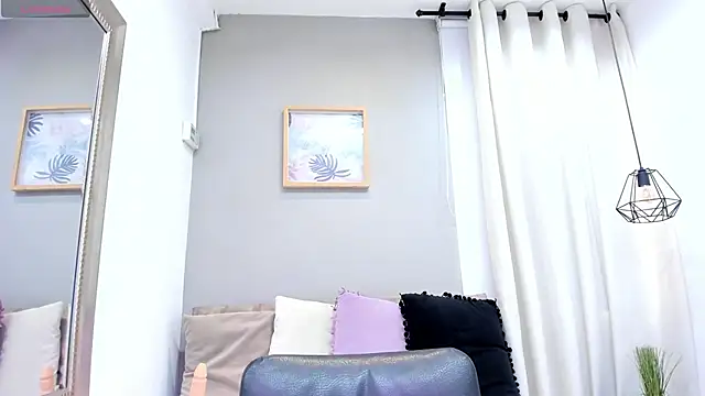  EmilyJireh  online show from June 7, 2026, 5:51 pm