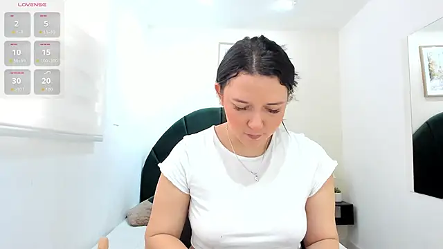  EmilyJireh  online show from May 6, 2026, 8:13 pm