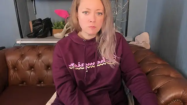JesiaFoxi online show from June 24, 2026, 5:33 pm
