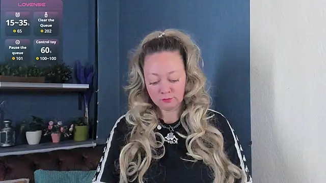 JesiaFoxi online show from October 2, 2025, 11:13 am