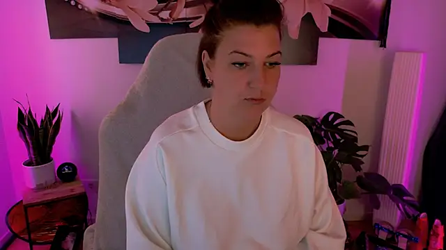 NatiLove35 online show from April 25, 2026, 5:54 am