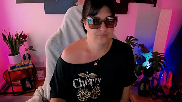 Snapshot of NatiLove35 chatting on June 12, 2026, 5:27 am NatiLove35 online show from June 12, 2026, 5:27 am