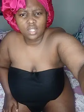 queenxdede online show from May 18, 2026, 4:07 am