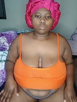 queenxdede online show from May 15, 2026, 3:59 am