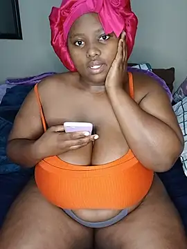 queenxdede online show from May 15, 2026, 4:05 pm