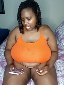 queenxdede online show from May 12, 2026, 4:02 pm