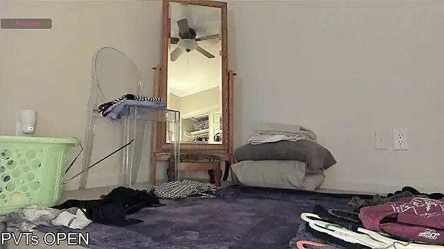 Peaches N Kreme online show from October 6, 2025, 4:35 am