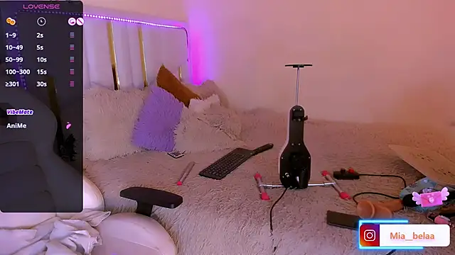 naiahcaramell online show from December 14, 2025, 3:24 am