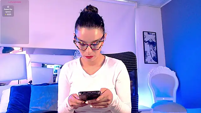 paulinabarnett- online show from March 3, 2025, 12:06 pm