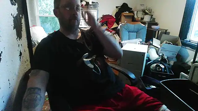 Snapshot of slickwill123 chatting on April 4, 2026, 1:28 pm slickwill123 online show from April 4, 2026, 1:28 pm