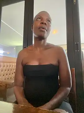 Cocowett online show from November 15, 2025, 3:27 pm