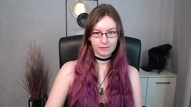 emmaxDelight online show from March 12, 2025, 6:40 am