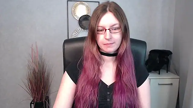 emmaxDelight online show from March 18, 2025, 10:17 am