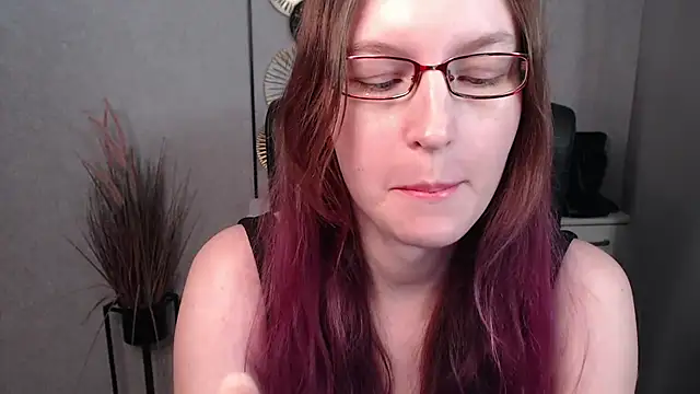 emmaxDelight online show from February 27, 2025, 10:33 am