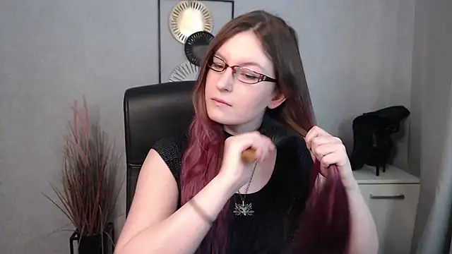 emmaxDelight online show from March 15, 2025, 7:42 am