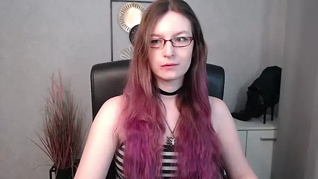 emmaxDelight online show from March 22, 2025, 7:36 am