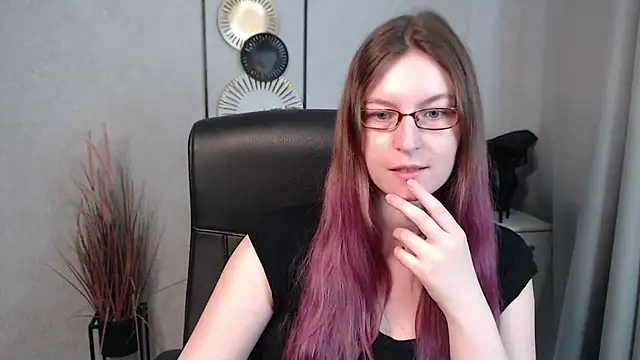 emmaxDelight online show from March 5, 2025, 10:33 am